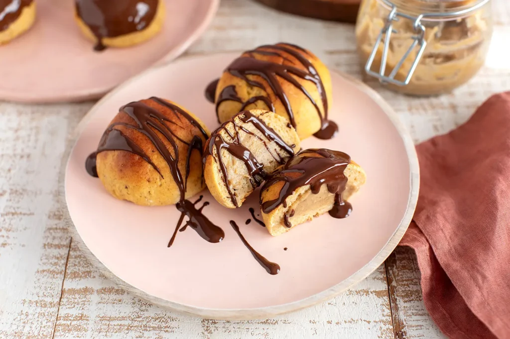 Dulce saludable  y rico de Bollos suizos con crema pastelera