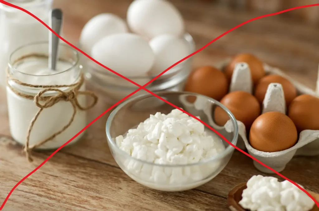 imagen de huevos, leche, yogur queso, tachado. Problemas de intolerancia, lactosa y gluten. No aptos para dulces saludables por intolerancia
